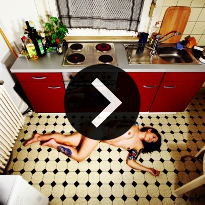Nächstes Foto: Something you probably never did on your kitchen floor.